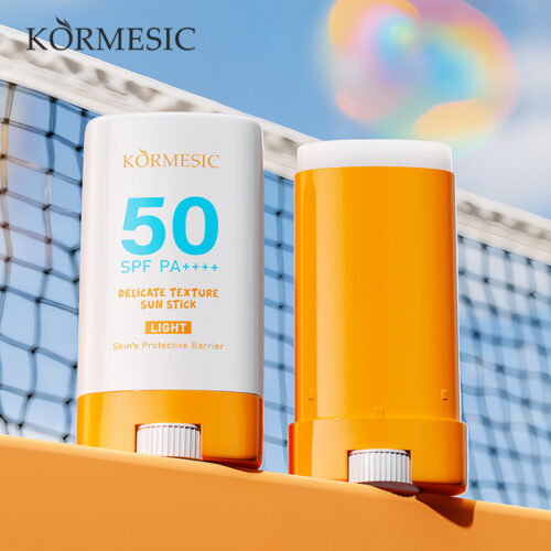 Sunscreen stick with a nude finish, dry touch, and insulating action.