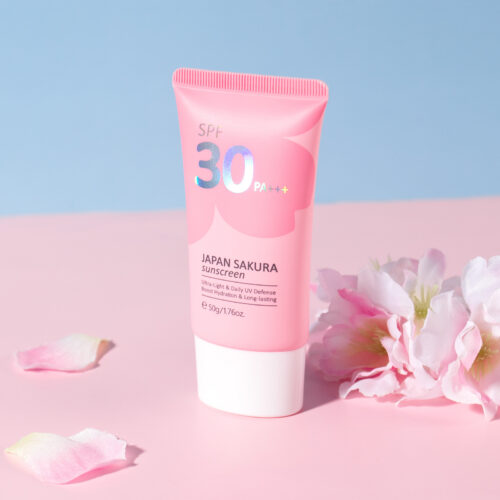 Sunscreen SPF 30+ with primer effect and cherry extract.